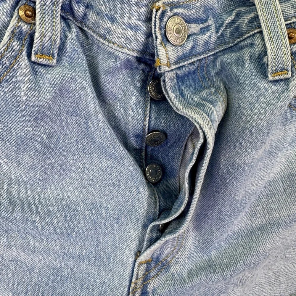 Levis 501 Cut Off Shorts Womens 29 Light Wash Denim Button Fly